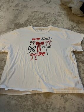 Abercrombie & Fitch White Short-Sleeve Tee with Red & Black Bow Graphics